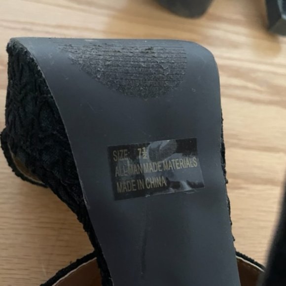 Quipid Black Lace Stilettos - Picture 5 of 5